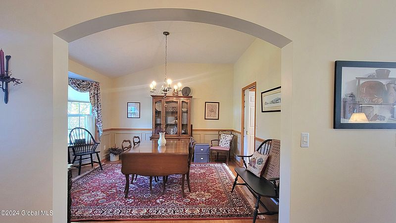 3rd image of 10 Danbury Ct