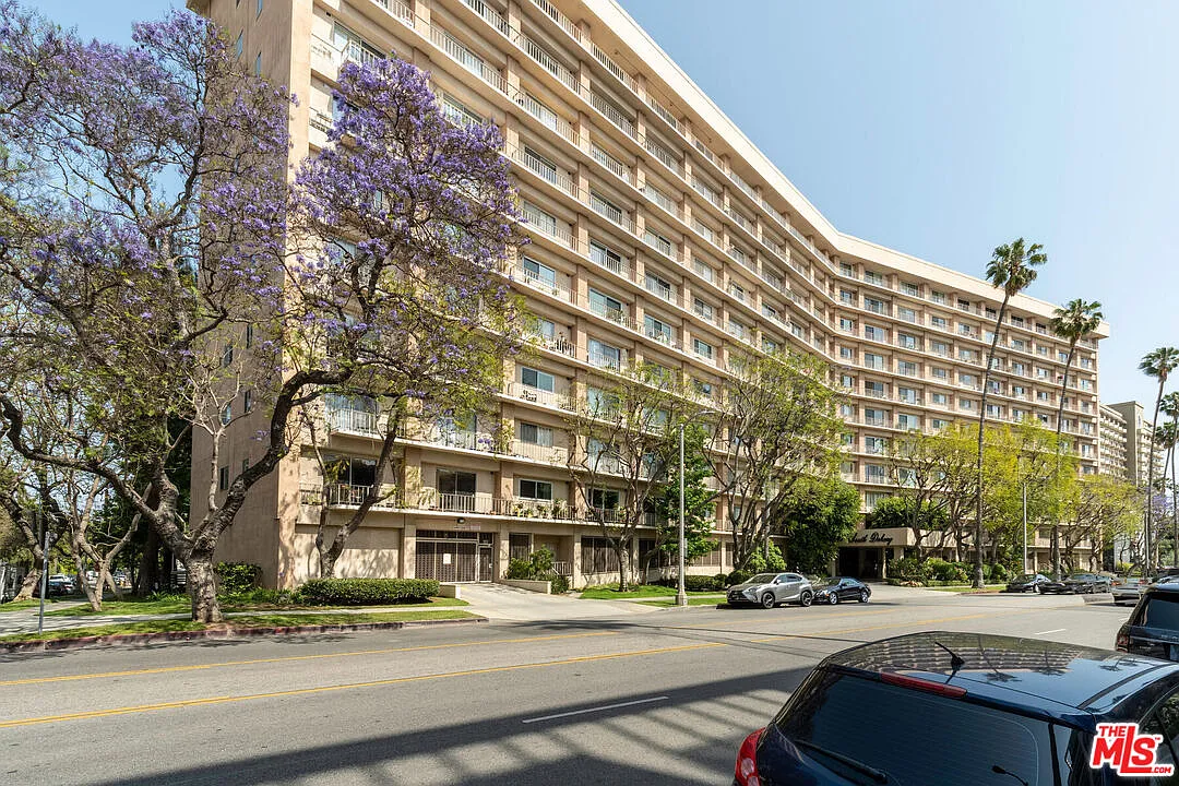 1 bed, 2.0 bath, 712 sqft, $3,600 — Photo 1