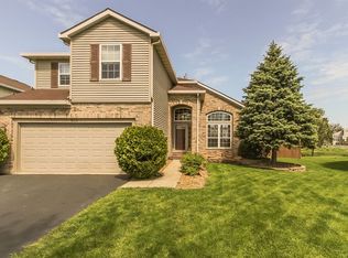 852 S Castlewood Ln, Bartlett, IL 60103