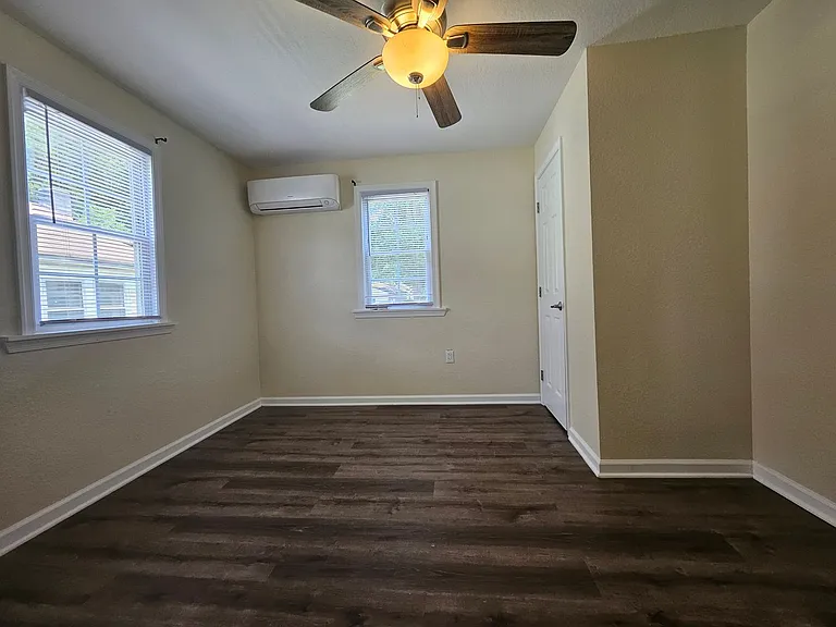 212 Middle St — Photo 10