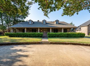 1204 W Pleasant Run Rd, Desoto, TX 75115