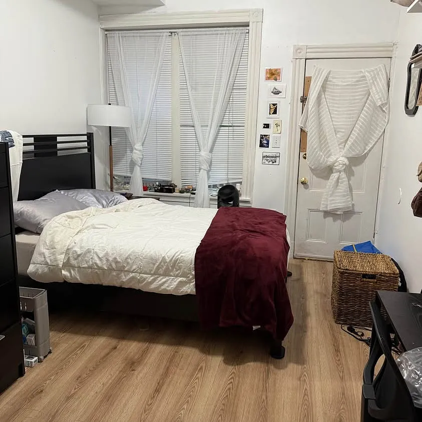 5 bed, 9999 sqft, $5,000 — Photo 2
