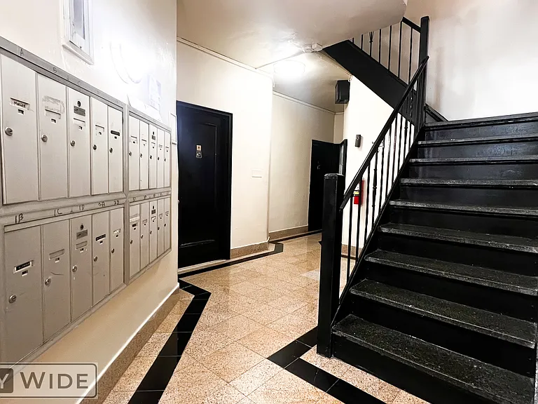 284 E 10th St #4B — Photo 5