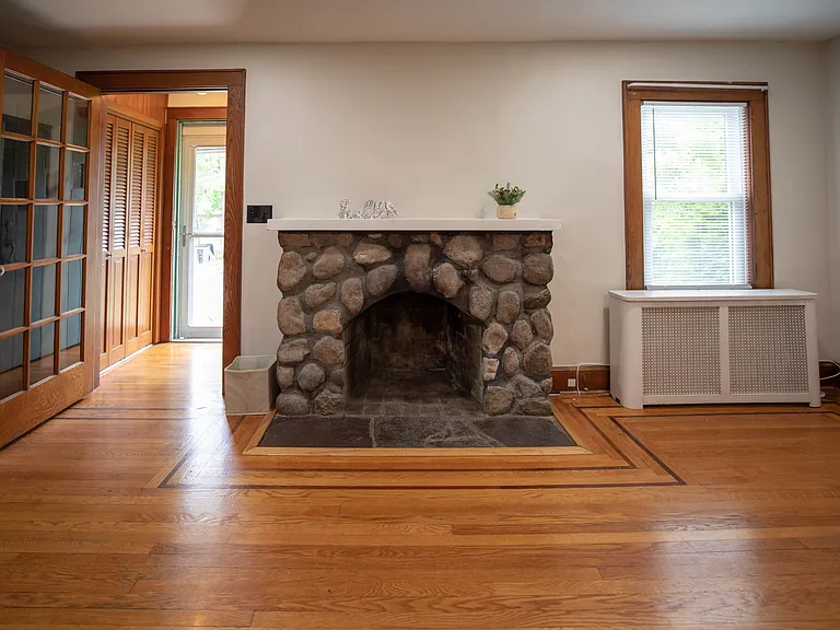 31 Spring Valley Ave — Photo 4
