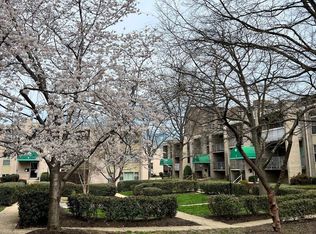 15 Canterbury Sq APT 201, Alexandria, VA 22304