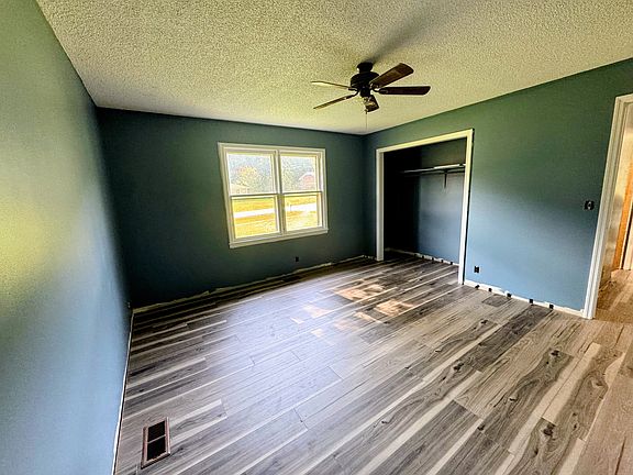 3rd image of 15 Harper Dr