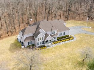 301 Hogan Rd, Hamden, CT 06518