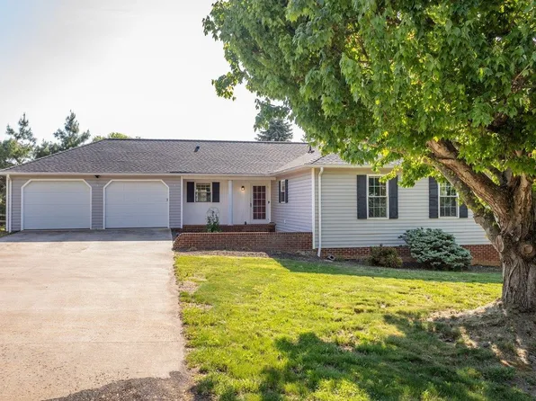 127 Valley View Ave, Mount Sidney, VA 24467