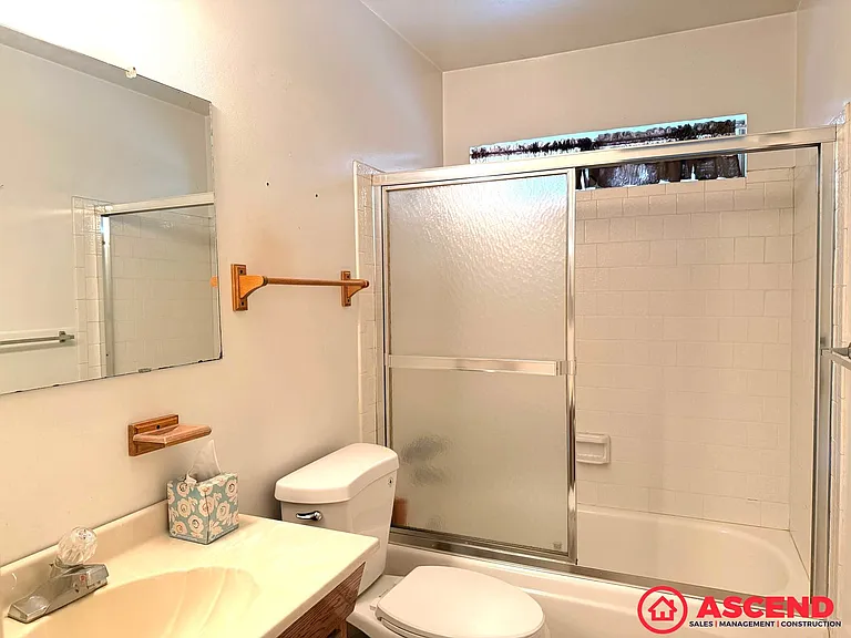 5213 Lowen Ave — Photo 7