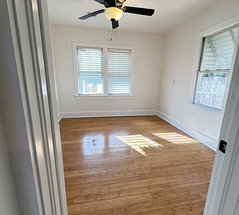 4th image of 1620 S Knoxville Ave
