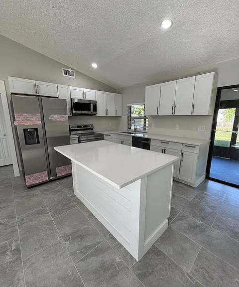 3905 Almeria Ave — Photo 8