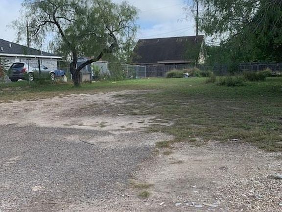 4th image of 1128 Crockett Ave
