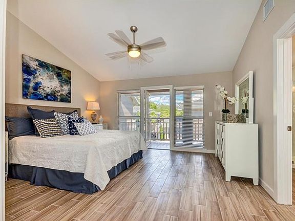 5th image of 4807 Bayshore Blvd APT C2