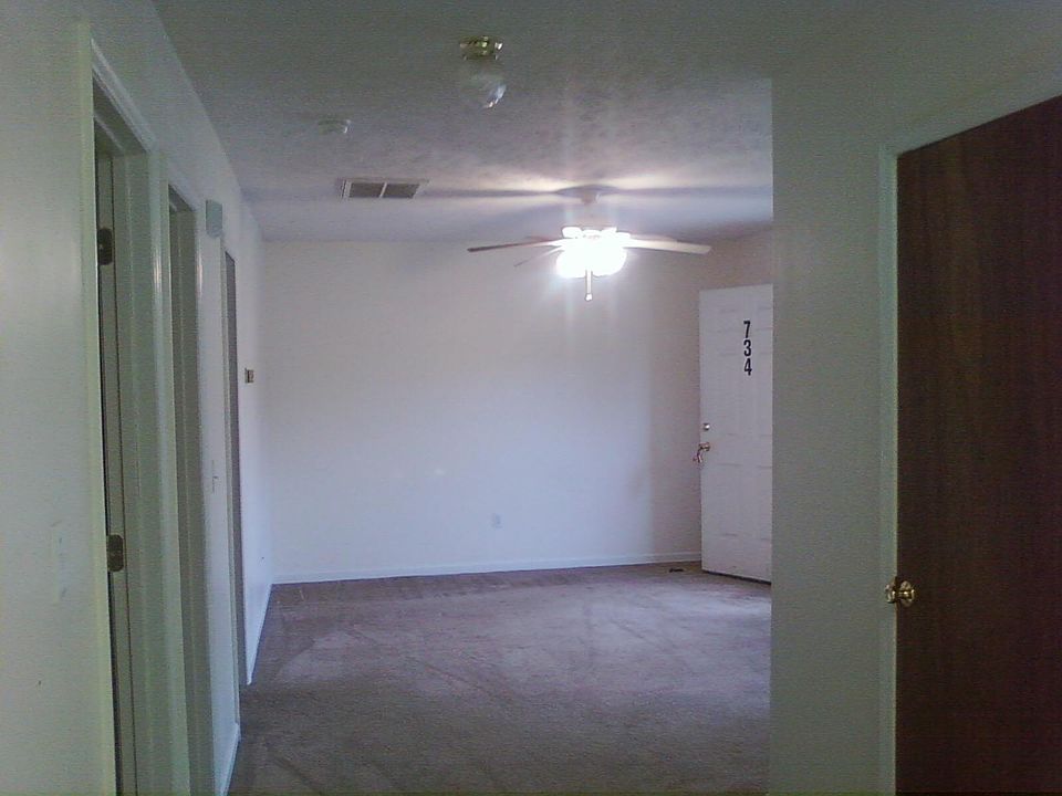 2nd image of 736 Kings Rd