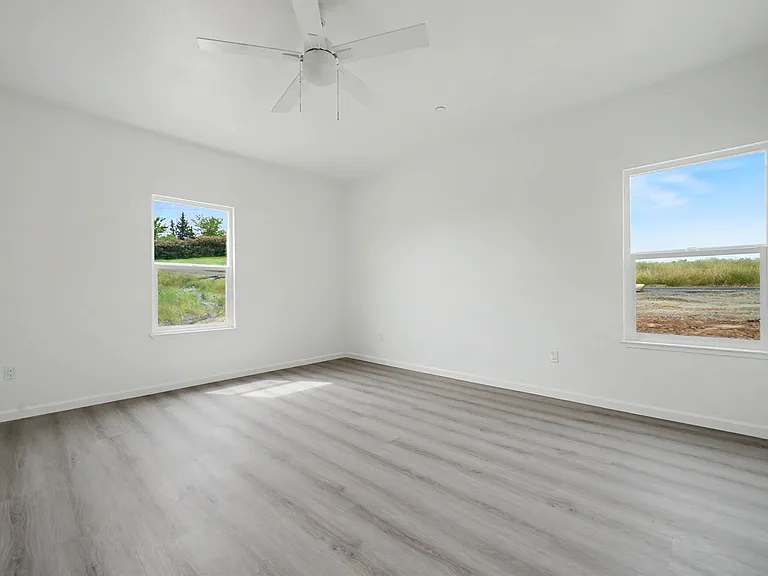 2426 Village Dr — Photo 22