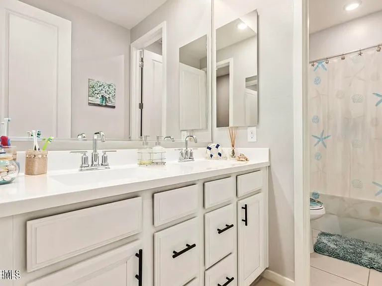 18630 W Lawrence Ln — Photo 20