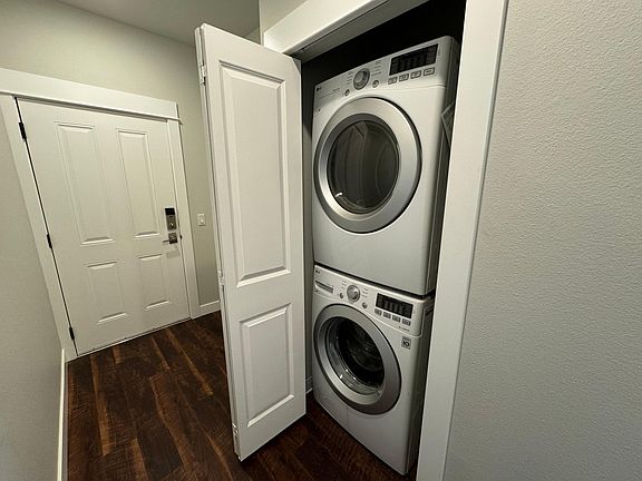 5th image of 223 N J St APT 406
