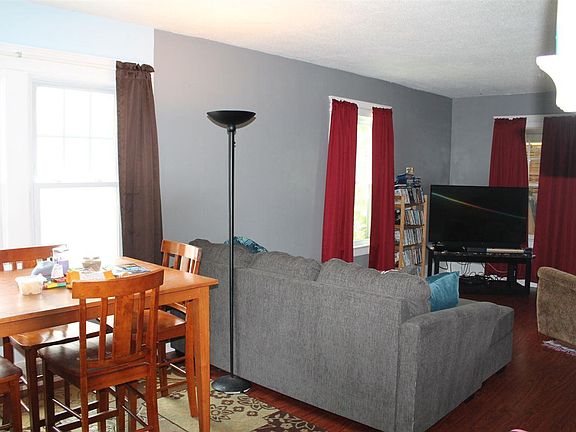 3rd image of 232 W Palmer Ave