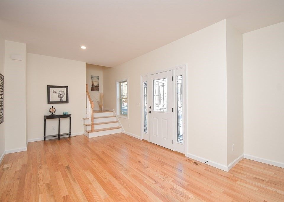 17 Elaine Cir, Springfield, MA 01109 Zillow