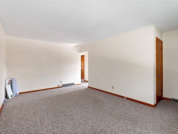 5th image of 397 E Cassell Ave