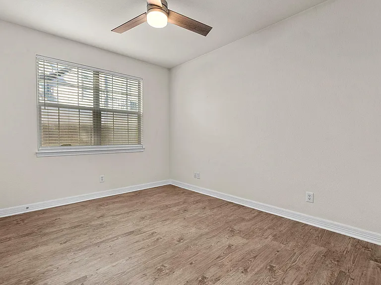 1100 W 25th St #101 — Photo 36