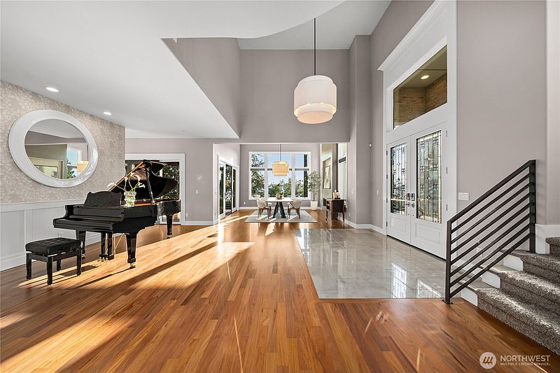 4th image of 3410 W Mercer Way