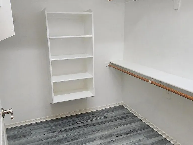 10706 N Hewitt Pl — Photo 13