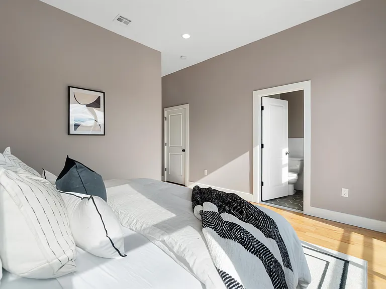 94 Van Horne St #2 — Photo 22