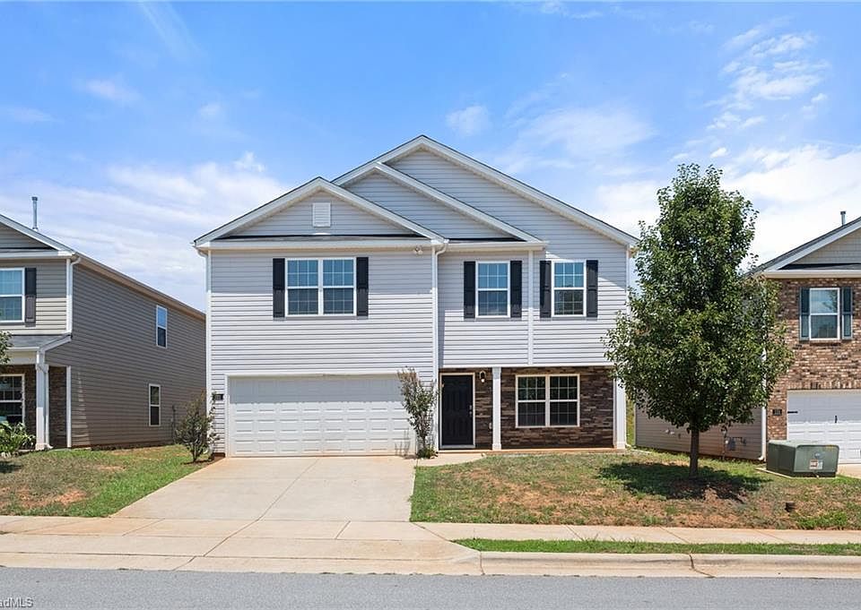 1st image of 121 Saddlehorse Ln