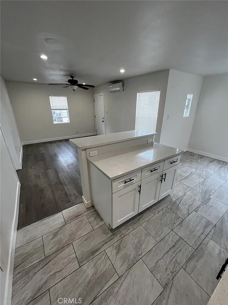 2 bed, 750 sqft, $2,500 — Photo 1