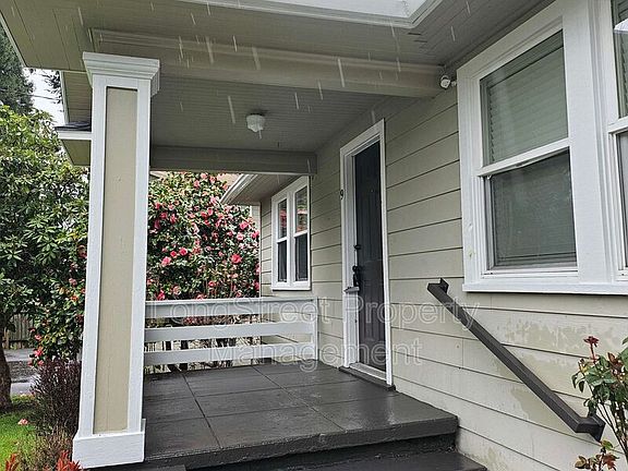 4th image of 11380 SW Greenburg Rd #9