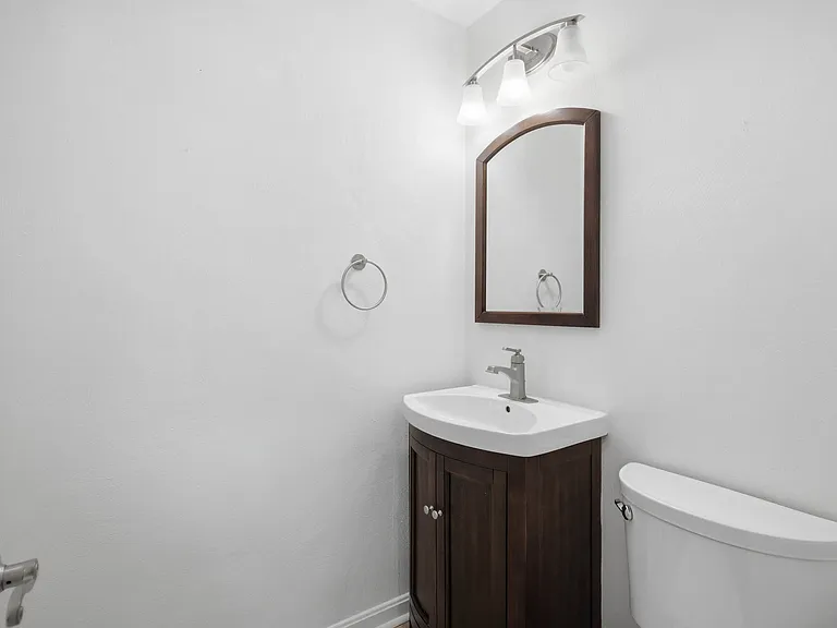 2037 Griffith Ave — Photo 18