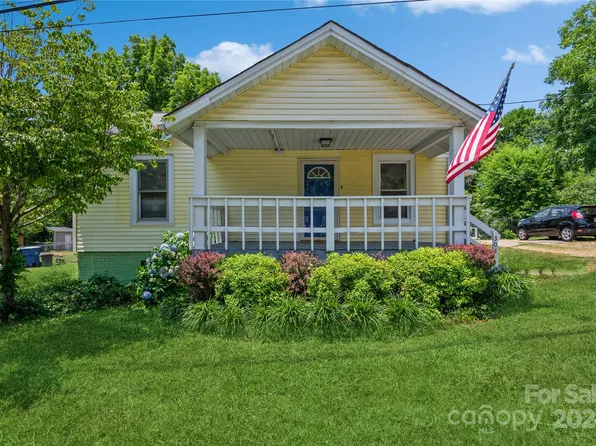 304 Adrian St, Mount Holly, NC 28120