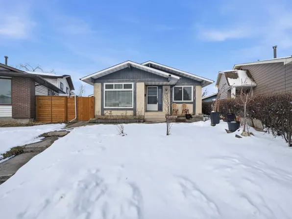 488 SW Templevale Dr NE, Calgary, AB T1Y 4V5