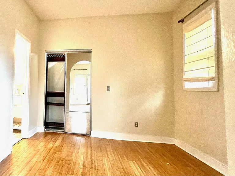 500 Parkway Dr NE #2 — Photo 4