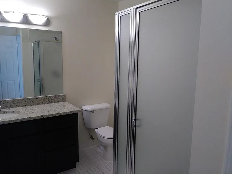 Lakeside Village Apartments — Photo 146