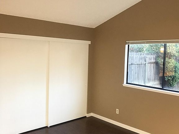 4th image of 134 Muir Cir