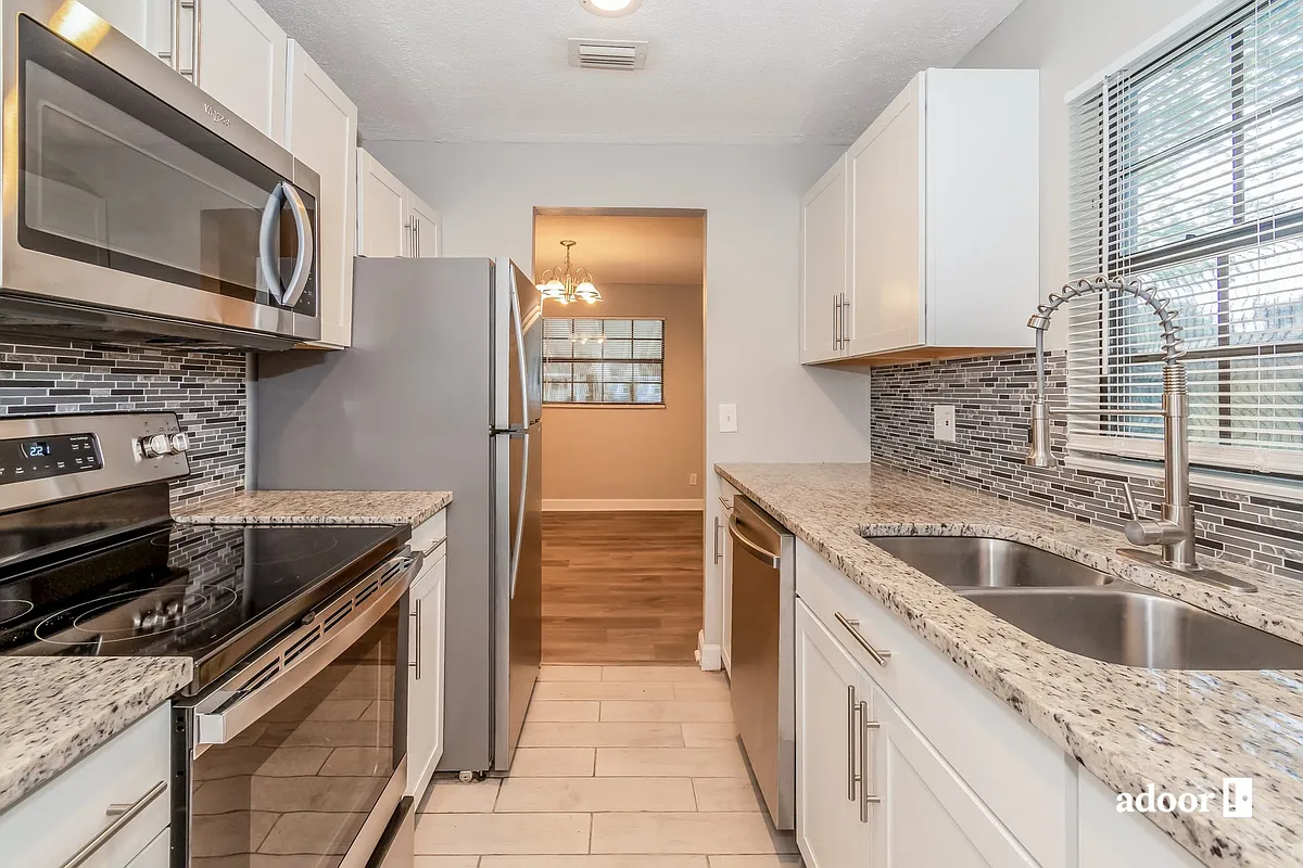 Building Photo - 4625 Roanoke Blvd #8