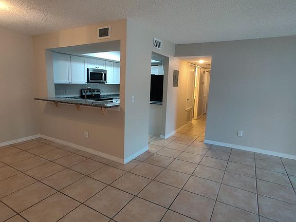 2nd image of 2471 Lakeway Branch Dr #200