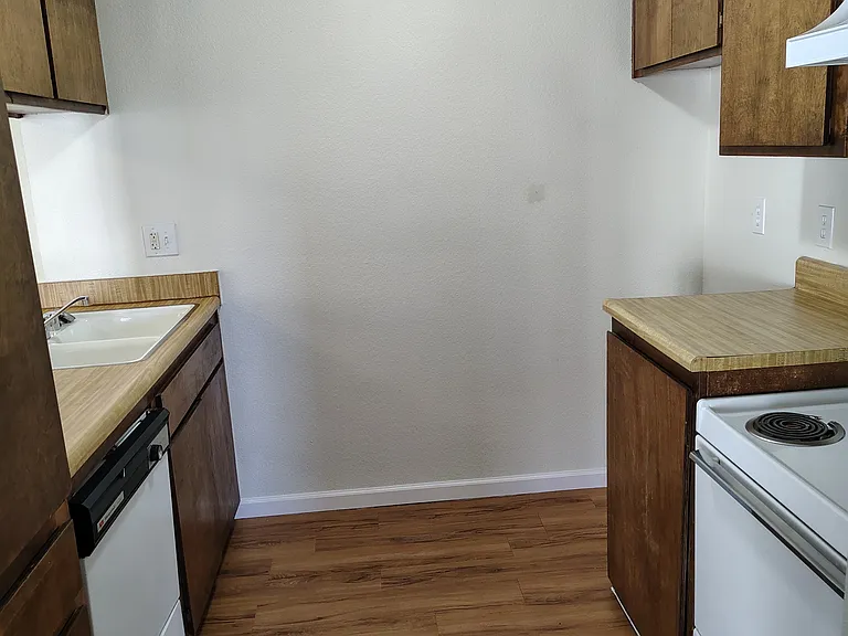 2401-12 Christmas Tree Ln #13 — Photo 17