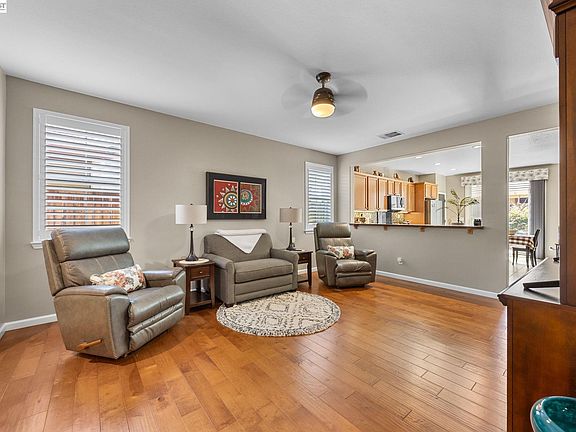 4th image of 7417 Chatsworth Cir