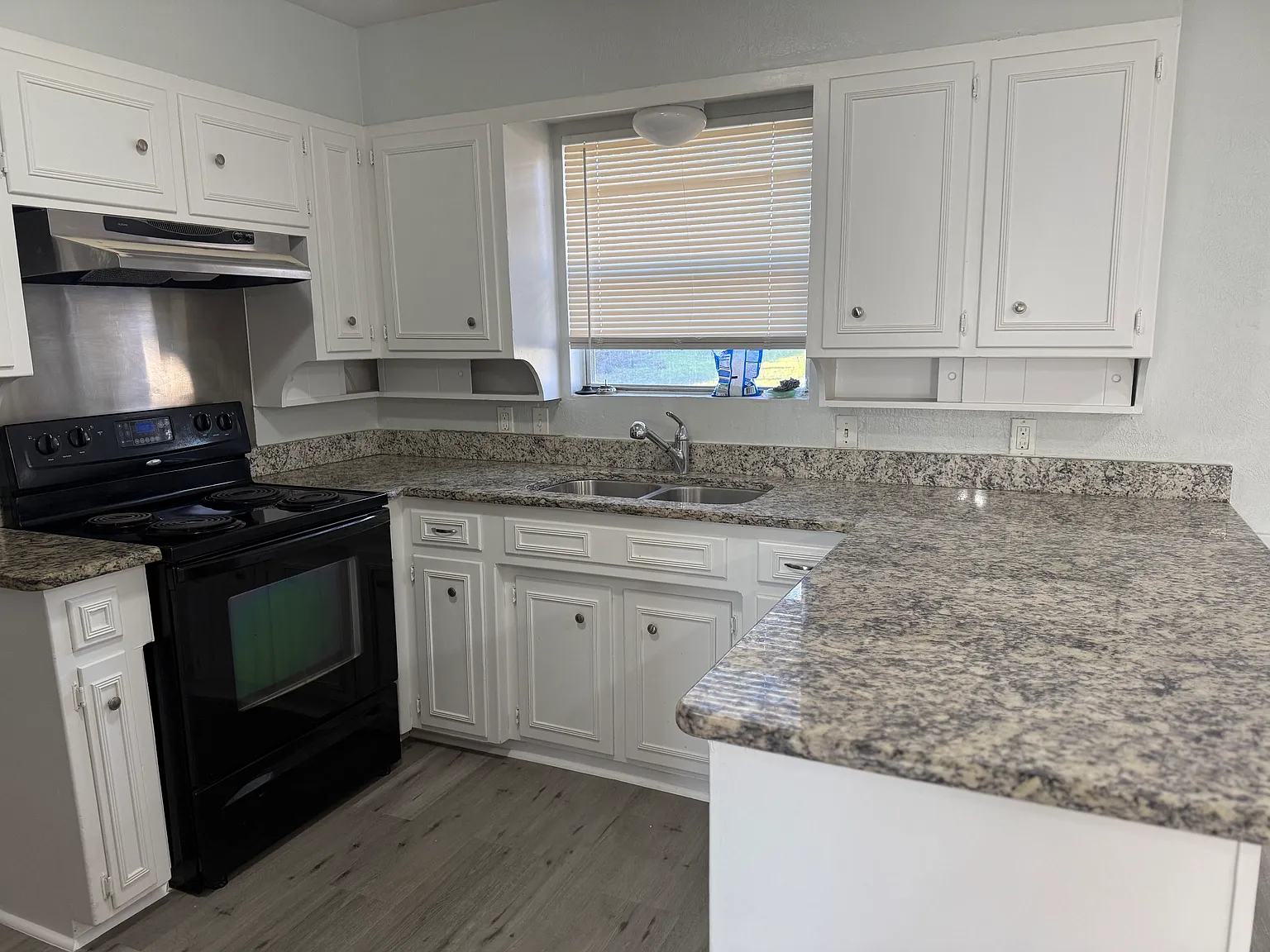4 bed, 1375 sqft, $2,700 — Photo 4