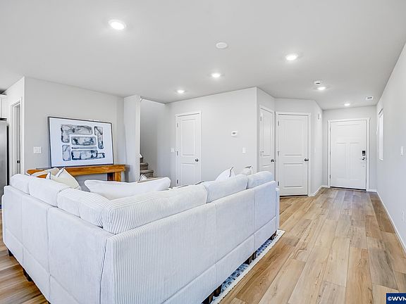 3rd image of 2219 Sawtelle Dr