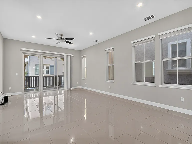 1606 Hidden Creek Ln — Photo 8