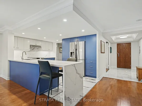 33 University Ave, Toronto, ON M5J 2S7