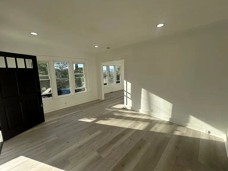 217 N Bel Aire Dr — Photo 3