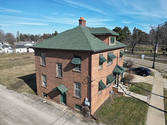 3rd image of 1307 Vernon St
