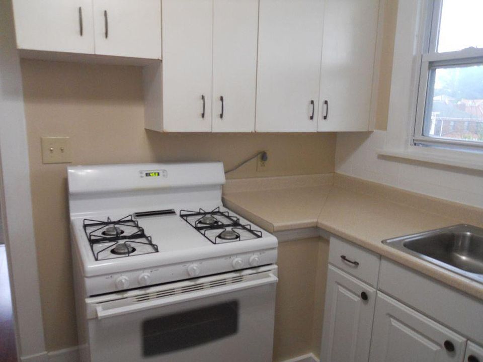 1st image of 216 Jamaica Ave #2