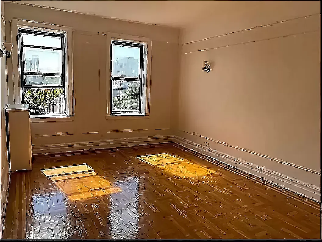 3105 Decatur Avenue — Photo 1