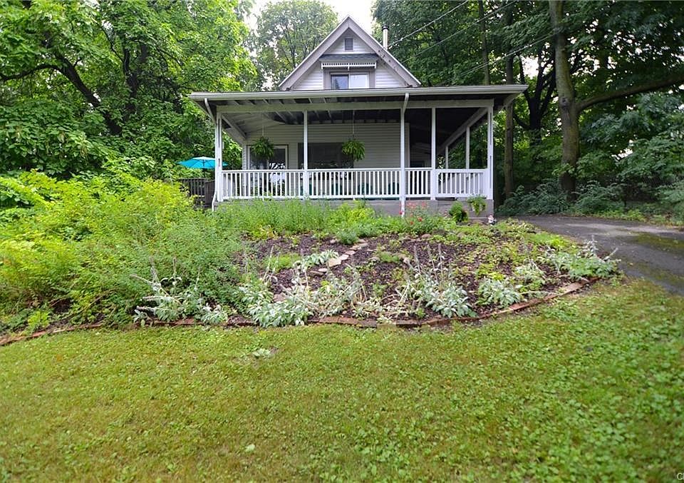 1st image of 231 Beattie St